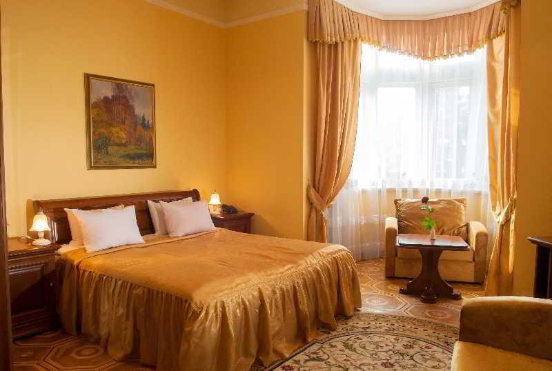 לבוב Lion'S Castle Hotel מראה חיצוני תמונה