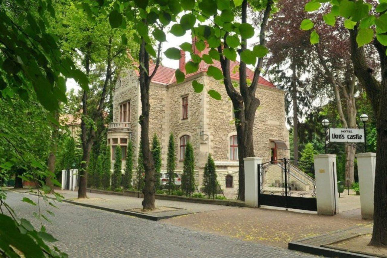 לבוב Lion'S Castle Hotel מראה חיצוני תמונה